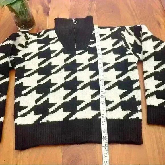 Houndstooth Turtle Neck Black & White Sweater Jumper with Zip Up  Collar. - Picture 11 of 12